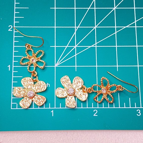 Dangle Drop Pierced Hook Earrings Gold Tone And Rhinestone Flower Tower - Picture 8 of 8